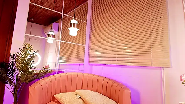 Snapshot of emily_burton18 chatting on February 10, 2026, 11:42 am emily burton18 online show from February 10, 2026, 11:42 am