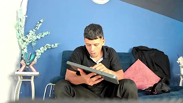 Snapshot of MagnusKnight_ chatting on February 16, 2026, 6:17 pm MagnusKnight online show from February 16, 2026, 6:17 pm