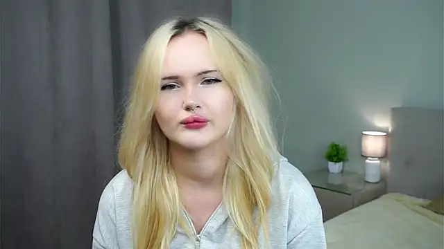 JuanaMessel online show from December 15, 2025, 7:25 am