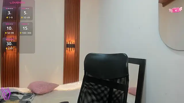 VivianOwen9 online show from January 14, 2026, 12:31 pm