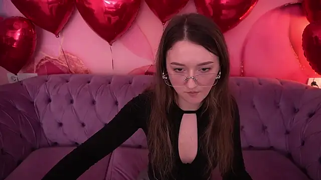 CyrenaLuxe online show from February 12, 2026, 5:45 pm