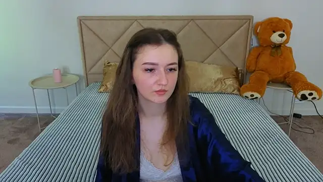 CyrenaLuxe online show from May 3, 2026, 11:58 am
