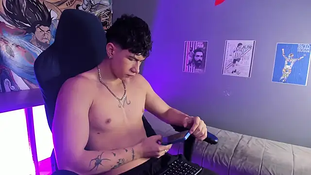 Snapshot of Criss_Adams chatting on January 19, 2026, 1:53 am Criss Adams online show from January 19, 2026, 1:53 am