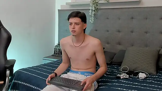 sebastamayo  online show from February 3, 2026, 7:57 am