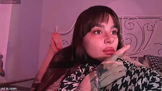 Snapshot of xx_lily chatting on December 15, 2025, 12:49 am xx lily online show from December 15, 2025, 12:49 am