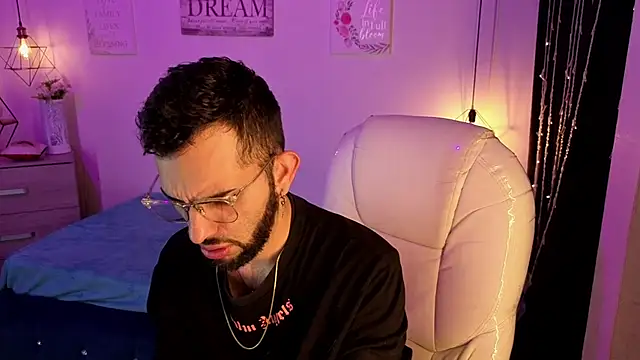 Snapshot of annie_and_ryan chatting on January 18, 2026, 3:54 am annie and ryan online show from January 18, 2026, 3:54 am