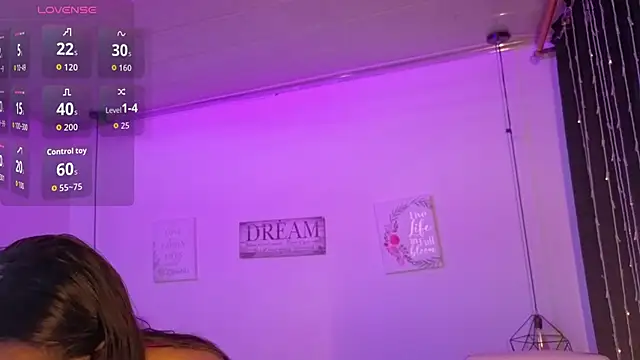 Snapshot of annie_and_ryan chatting on February 5, 2026, 4:30 am annie and ryan online show from February 5, 2026, 4:30 am