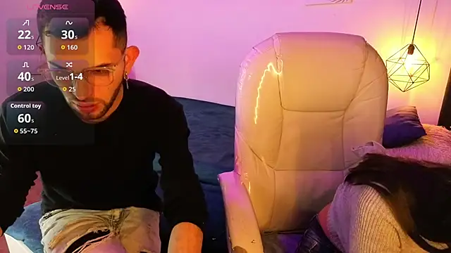 Snapshot of annie_and_ryan chatting on February 8, 2026, 5:05 am annie and ryan online show from February 8, 2026, 5:05 am