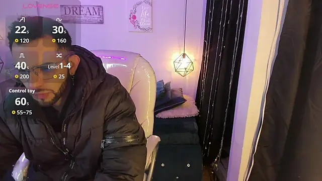 Snapshot of annie_and_ryan chatting on February 16, 2026, 5:06 am annie and ryan online show from February 16, 2026, 5:06 am