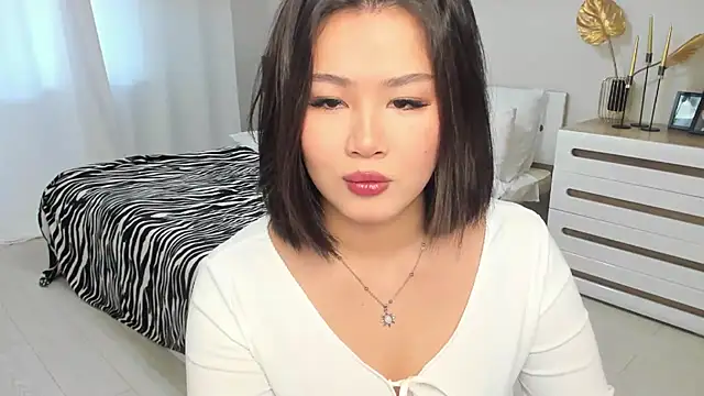 Brunette Charm online show from February 5, 2026, 11:17 am