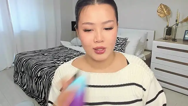 Brunette Charm online show from February 11, 2026, 11:21 am