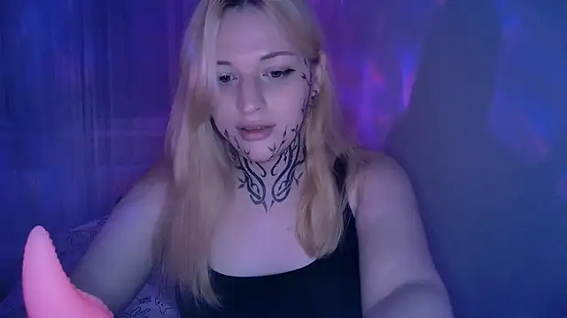 AlexaLaRose2 online show from December 14, 2025, 9:20 pm