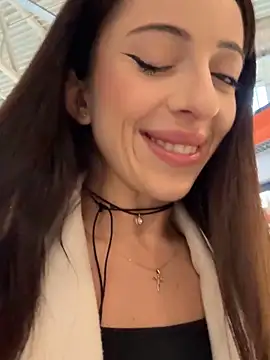 YeaLina online show from December 16, 2025, 10:08 am