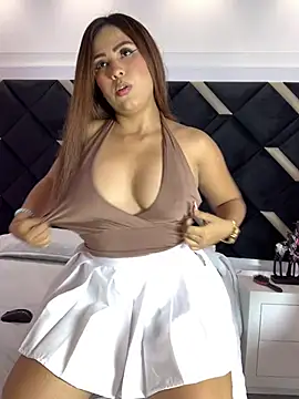 Snapshot of Lunara_Vall chatting on March 3, 2026, 4:08 am Lunara Vall online show from March 3, 2026, 4:08 am