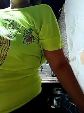 Snapshot of cari75 chatting on February 8, 2026, 8:39 pm cari75 online show from February 8, 2026, 8:39 pm