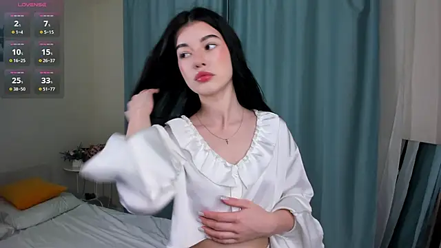 LisaColee online show from April 9, 2026, 9:10 pm