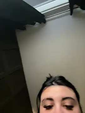 Snapshot of Curvybabesxxo chatting on February 6, 2026, 11:17 am Curvybabesxxo online show from February 6, 2026, 11:17 am