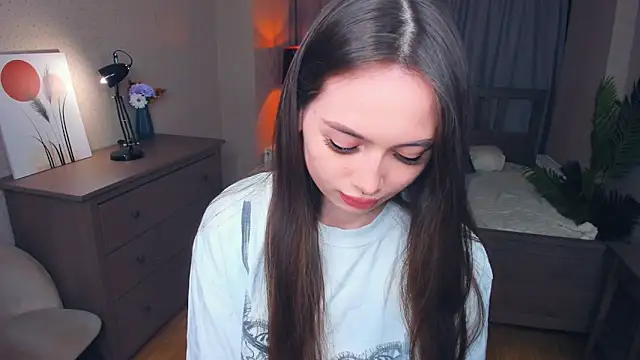 YvonneRobes online show from February 4, 2026, 7:09 pm