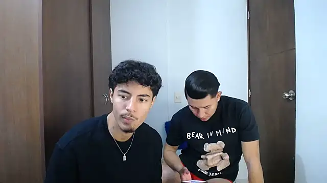 Snapshot of top_jax1 chatting on February 3, 2026, 11:32 pm top jax1 online show from February 3, 2026, 11:32 pm