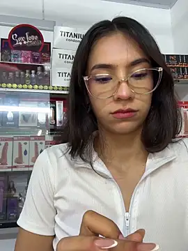 lunaluxury22 online show from February 17, 2026, 2:36 pm