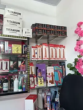 lunaluxury22 online show from February 3, 2026, 1:27 pm