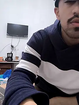 Snapshot of twinkarabboy chatting on April 6, 2026, 3:13 pm twinkarabboy online show from April 6, 2026, 3:13 pm