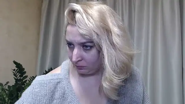 Snapshot of sweetpussy13 chatting on March 18, 2025, 10:17 am sweetpussy13 online show from March 18, 2025, 10:17 am