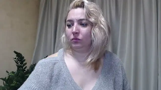 Snapshot of sweetpussy13 chatting on February 25, 2025, 6:36 am sweetpussy13 online show from February 25, 2025, 6:36 am