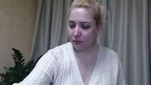 Snapshot of sweetpussy13 chatting on March 13, 2025, 4:05 am sweetpussy13 online show from March 13, 2025, 4:05 am