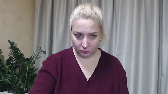 Snapshot of sweetpussy13 chatting on October 17, 2025, 5:22 am sweetpussy13 online show from October 17, 2025, 5:22 am