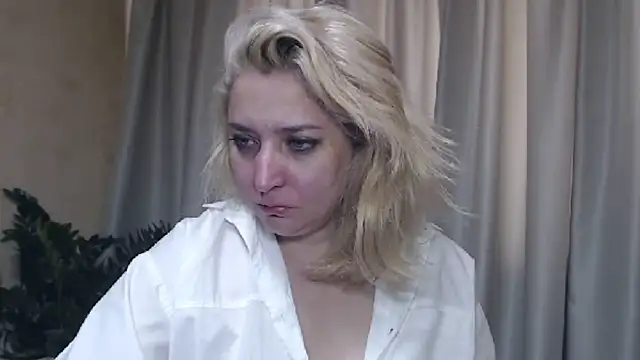 Snapshot of sweetpussy13 chatting on September 14, 2025, 6:03 am sweetpussy13 online show from September 14, 2025, 6:03 am