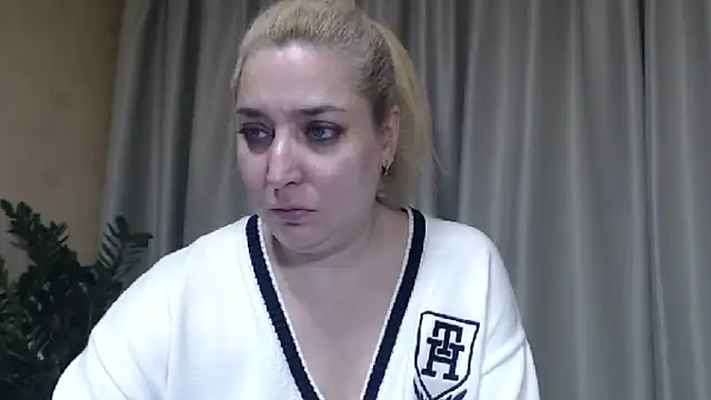 Snapshot of sweetpussy13 chatting on November 29, 2025, 6:46 am sweetpussy13 online show from November 29, 2025, 6:46 am