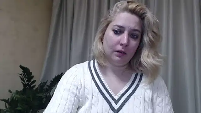 Snapshot of sweetpussy13 chatting on March 16, 2025, 6:42 am sweetpussy13 online show from March 16, 2025, 6:42 am