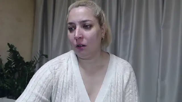 Snapshot of sweetpussy13 chatting on October 21, 2025, 6:24 am sweetpussy13 online show from October 21, 2025, 6:24 am