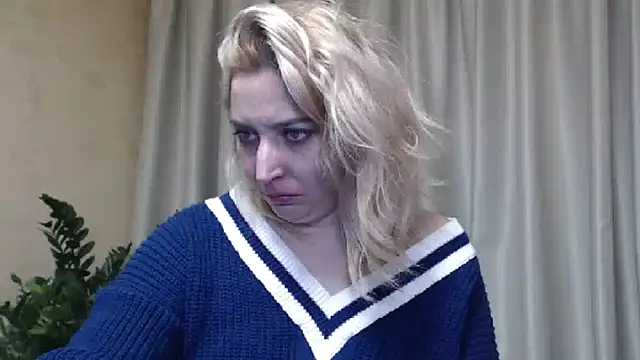 Snapshot of sweetpussy13 chatting on February 27, 2025, 10:11 am sweetpussy13 online show from February 27, 2025, 10:11 am