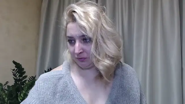 Snapshot of sweetpussy13 chatting on March 18, 2025, 7:01 am sweetpussy13 online show from March 18, 2025, 7:01 am