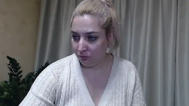 Snapshot of sweetpussy13 chatting on February 23, 2025, 10:28 am sweetpussy13 online show from February 23, 2025, 10:28 am