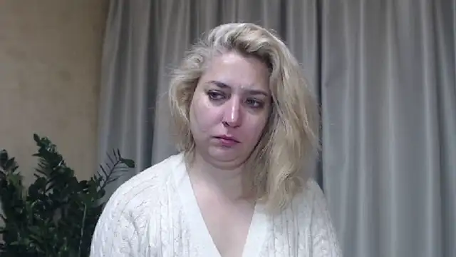 Snapshot of sweetpussy13 chatting on October 16, 2025, 4:54 am sweetpussy13 online show from October 16, 2025, 4:54 am