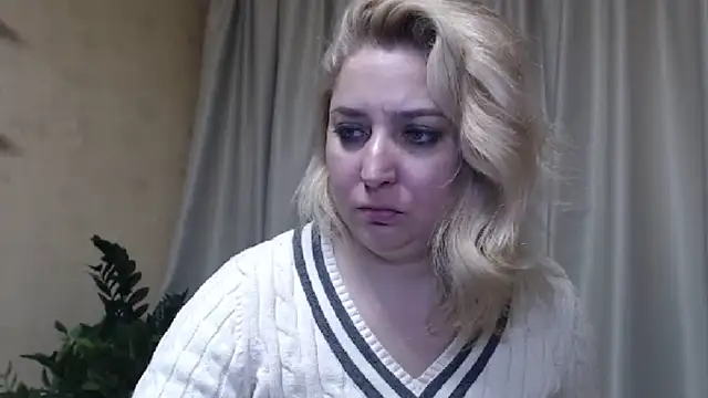 Snapshot of sweetpussy13 chatting on March 16, 2025, 9:49 am sweetpussy13 online show from March 16, 2025, 9:49 am