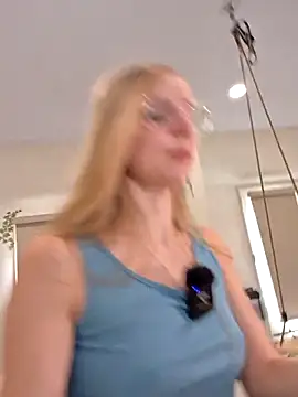 emmasky69 online show from April 20, 2026, 5:47 pm