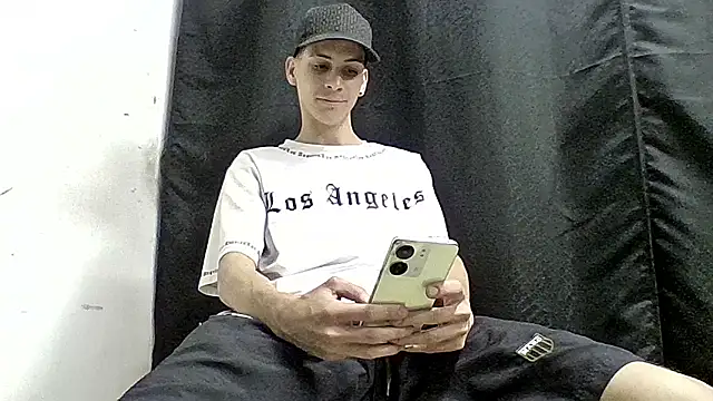 Snapshot of sam_hotttt_ chatting on January 8, 2026, 5:35 am sam hotttt online show from January 8, 2026, 5:35 am