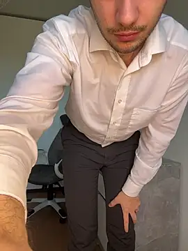 Lovebackground online show from March 12, 2026, 9:13 am