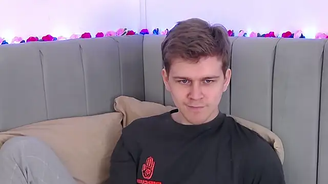 Snapshot of NickJohnas chatting on February 15, 2026, 12:37 pm NickJohnas online show from February 15, 2026, 12:37 pm