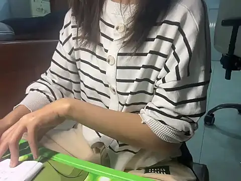 Chichi 86 online show from December 16, 2025, 7:01 am