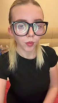 MonaNoire online show from February 6, 2026, 5:20 pm