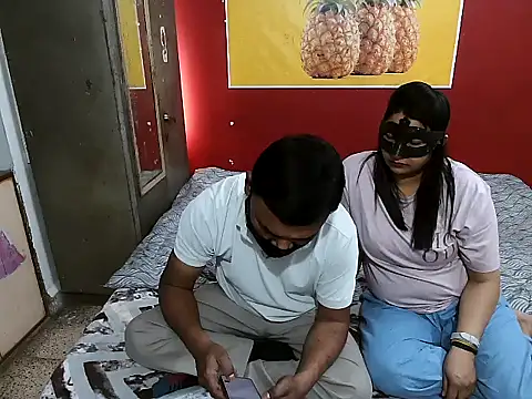 Lovelycouple25 online show from February 3, 2026, 6:33 am