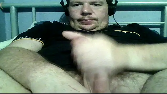 Snapshot of mrhardcock12 chatting on February 22, 2026, 8:43 pm mrhardcock12 online show from February 22, 2026, 8:43 pm
