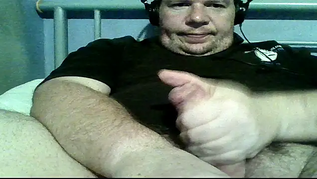 Snapshot of mrhardcock12 chatting on February 9, 2026, 9:02 pm mrhardcock12 online show from February 9, 2026, 9:02 pm