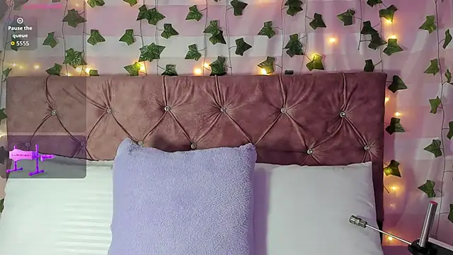 Ayla-marttinez online show from March 19, 2026, 1:27 am