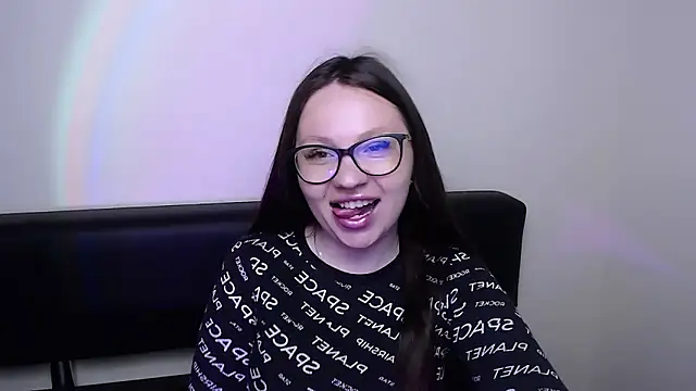 LiliaErmi online show from May 22, 2026, 6:33 am